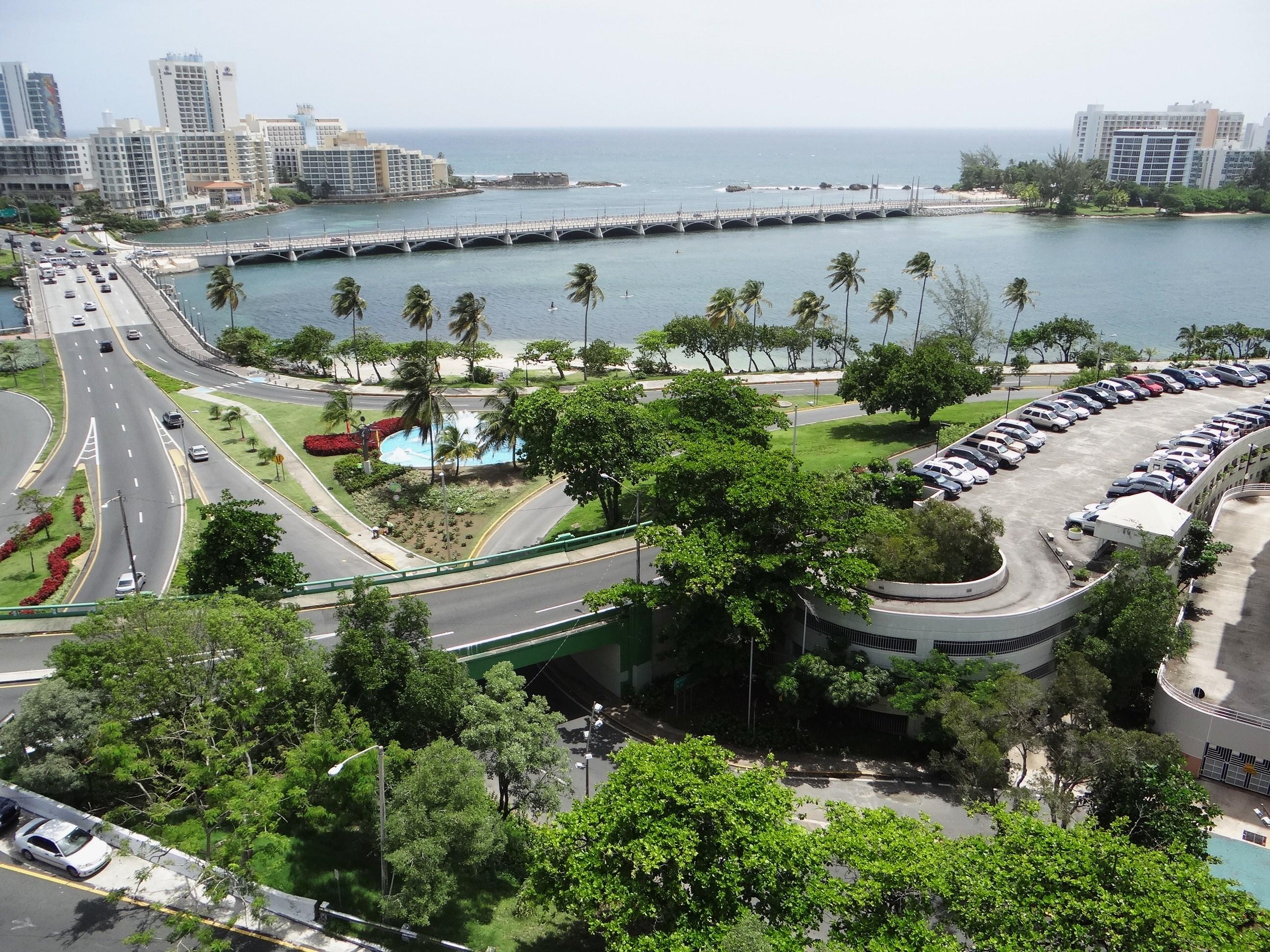 Vista desde la azotea del Edificio del Departamento de Justicia - San Juan (Miramar) - 2013 00040